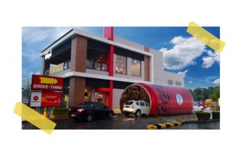 DRIVE-THRU DO MCDONALD’S VIRA LATA DE COCA-COLA PARA DIVULGAR NOVO SABOR.